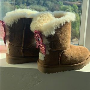 TODDLER BROWN UGGS WITH PINK BOWS